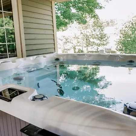 Luxury Farmhouse With Hot Tub On Vineyard Waterford Exterior photo