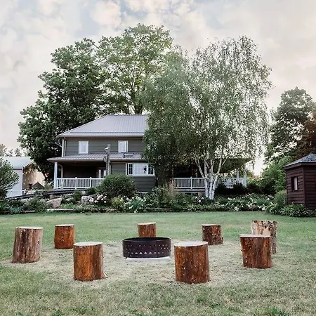 Luxury Farmhouse With Hot Tub On Vineyard Waterford Exterior photo