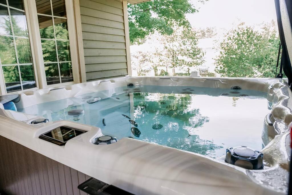 Luxury With Hot Tub On Vineyard Holiday home